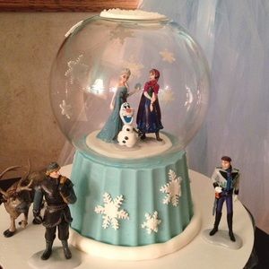 FROZEN Characters for play or decorations - 6 pieces. New in original packaging.